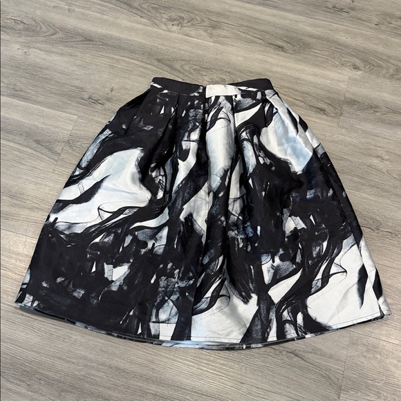 LATISTE skirt size medium - Picture 5 of 6